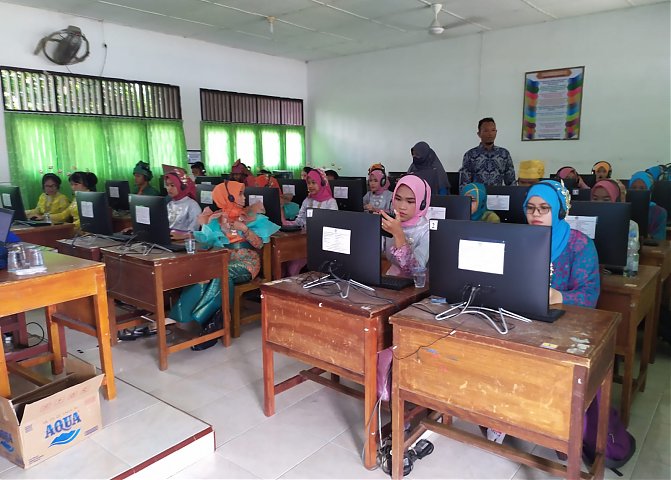 Uji Kemahiran Berbahasa Indonesia Poster