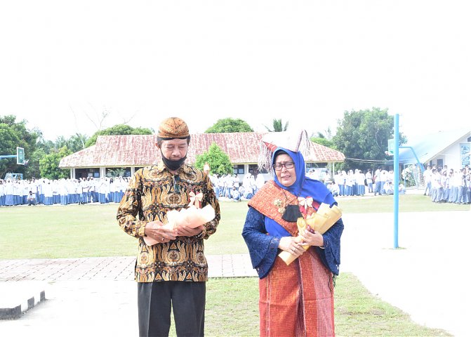 Peringatan Hari Guru Nasional 2021 Poster