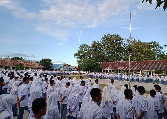 Pembelajaran Tatap Muka 100% Poster